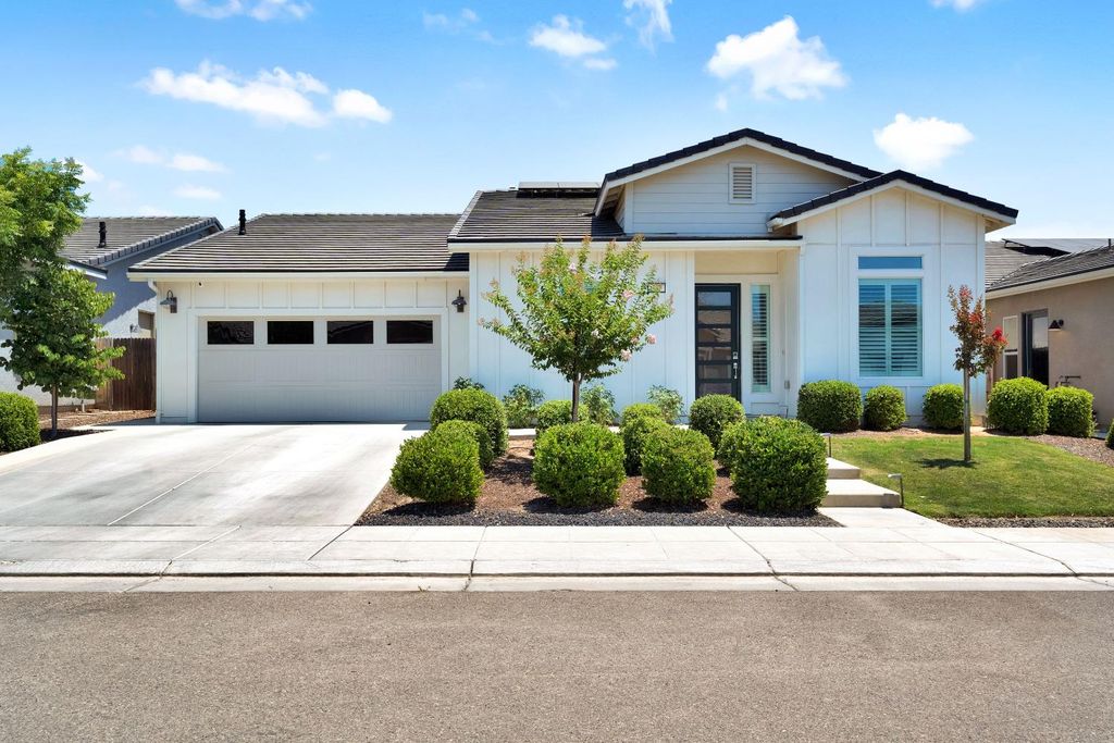 537 Huntington Avenue S, Madera, CA 93636