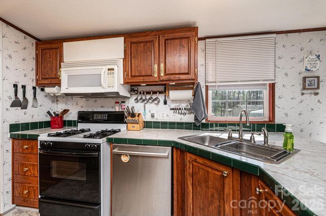 8547 Ledford Avenue, Connelly Springs, NC 28612