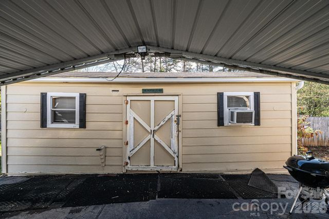 8547 Ledford Avenue, Connelly Springs, NC 28612