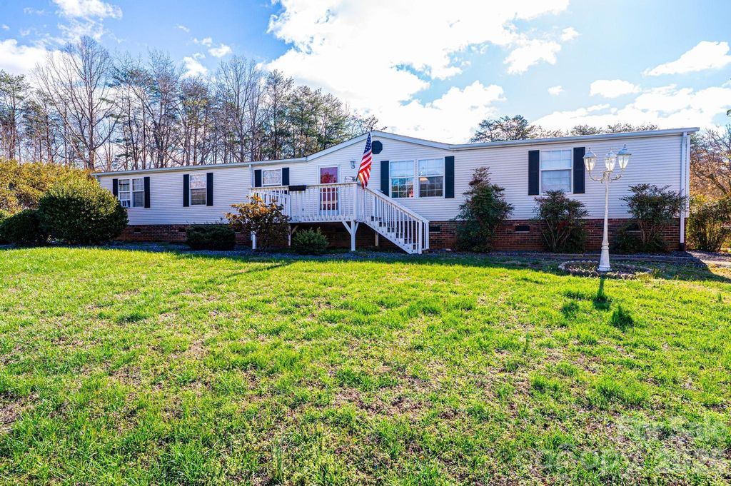8547 Ledford Avenue, Connelly Springs, NC 28612