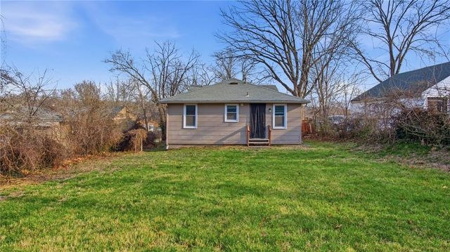 1017 E Smith Avenue, Independence, MO 64050