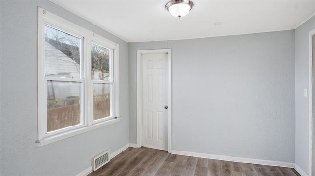 1017 E Smith Avenue, Independence, MO 64050