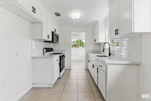 2804 Haley Street, Bakersfield, CA 93305