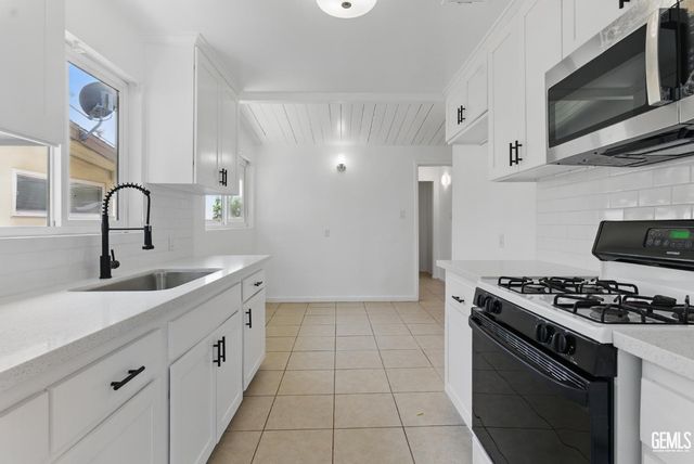 2804 Haley Street, Bakersfield, CA 93305