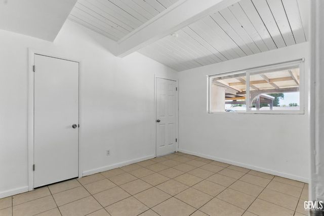 2804 Haley Street, Bakersfield, CA 93305