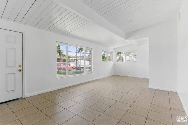 2804 Haley Street, Bakersfield, CA 93305