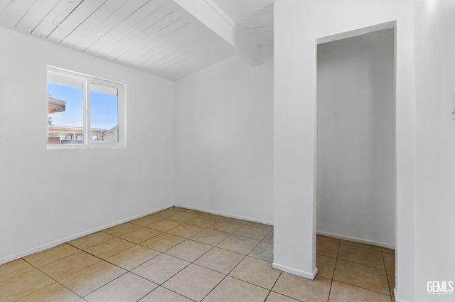 2804 Haley Street, Bakersfield, CA 93305