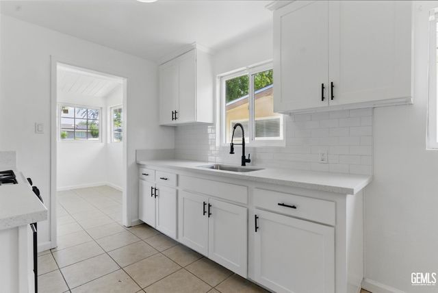 2804 Haley Street, Bakersfield, CA 93305