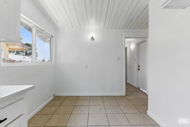 2804 Haley Street, Bakersfield, CA 93305