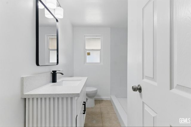 2804 Haley Street, Bakersfield, CA 93305