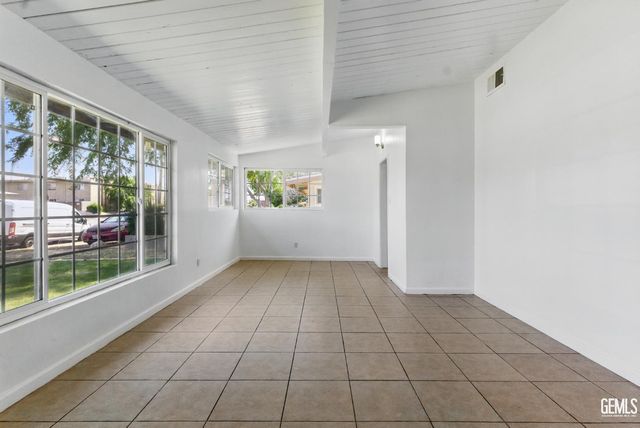 2804 Haley Street, Bakersfield, CA 93305