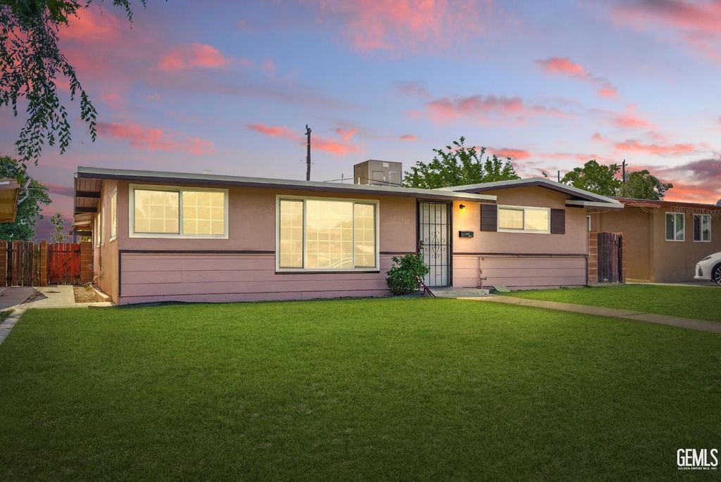 2804 Haley Street, Bakersfield, CA 93305