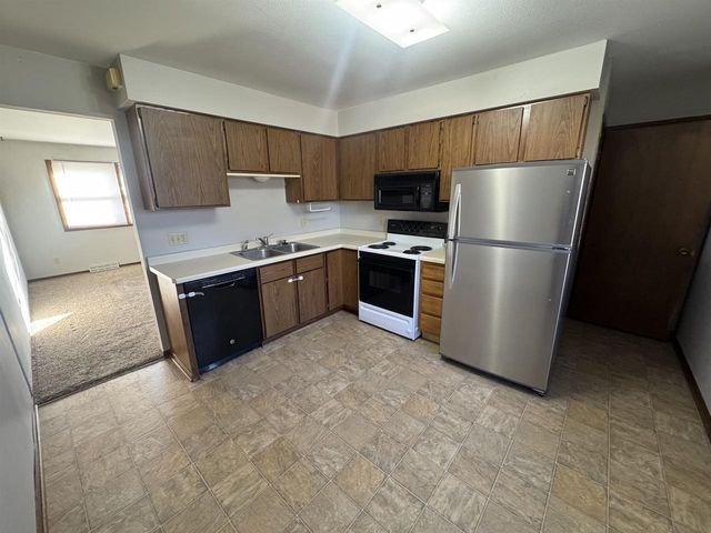 5802 Sauk Lane, Mcfarland, WI 53558