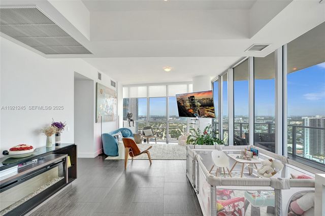 1100 Biscayne Blvd 3708, Miami, FL 33132