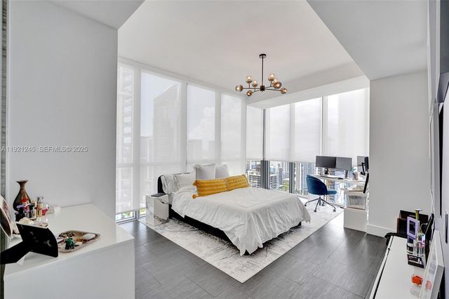 1100 Biscayne Blvd 3708, Miami, FL 33132