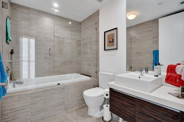 1100 Biscayne Blvd 3708, Miami, FL 33132