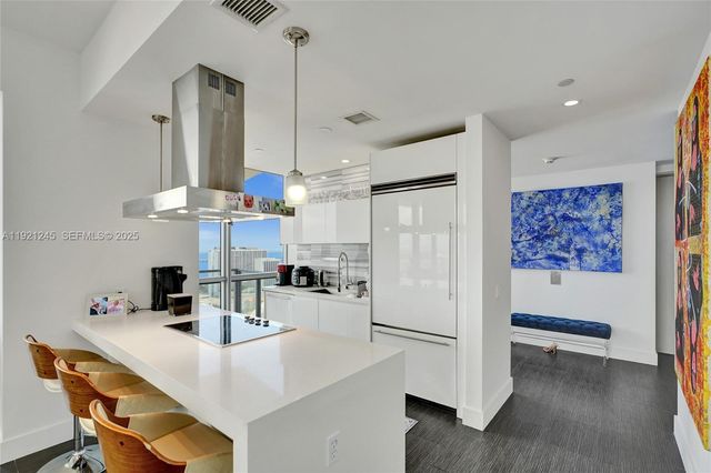 1100 Biscayne Blvd 3708, Miami, FL 33132