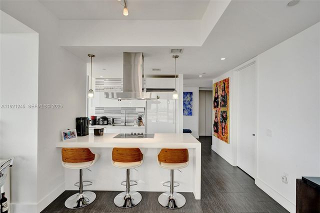 1100 Biscayne Blvd 3708, Miami, FL 33132