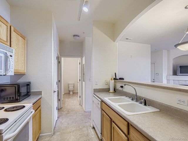 5255 Memphis St 3-307, Denver, CO 80239