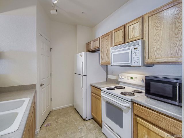 5255 Memphis St 3-307, Denver, CO 80239