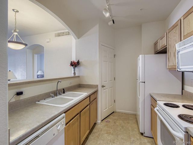 5255 Memphis St 3-307, Denver, CO 80239