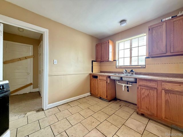 19440 Cliff Street, Detroit, MI 48234