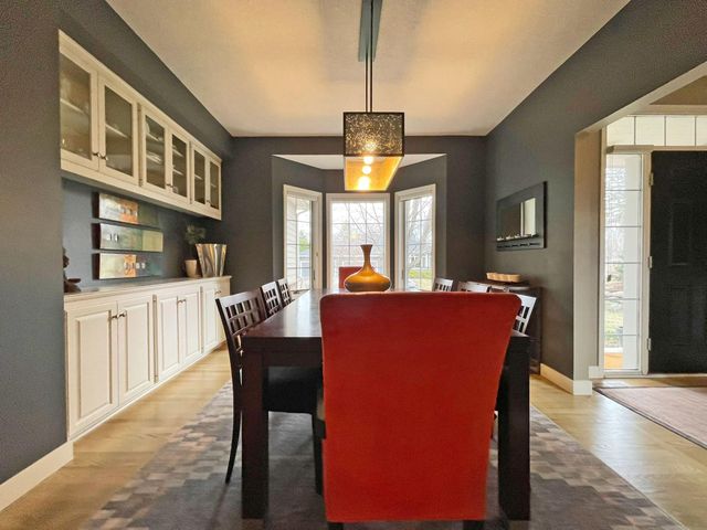 6560 Shadow Lane, Chanhassen, MN 55317