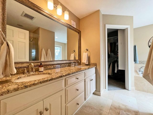 6560 Shadow Lane, Chanhassen, MN 55317