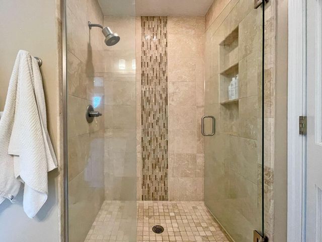 6560 Shadow Lane, Chanhassen, MN 55317