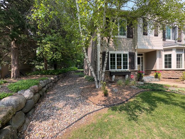 6560 Shadow Lane, Chanhassen, MN 55317