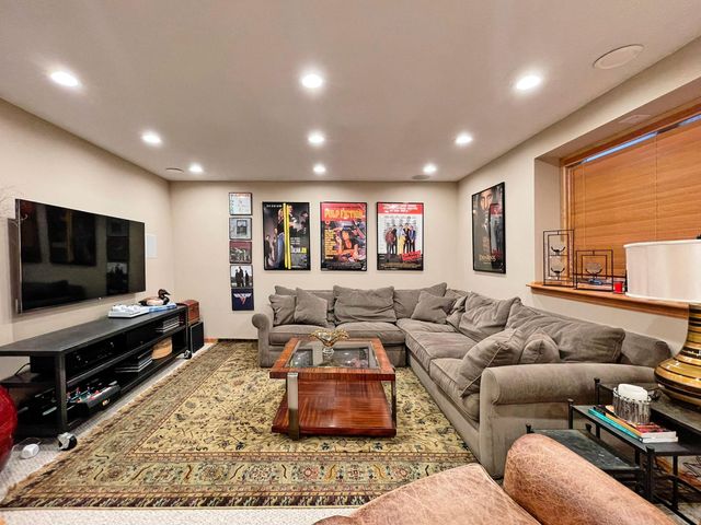 6560 Shadow Lane, Chanhassen, MN 55317