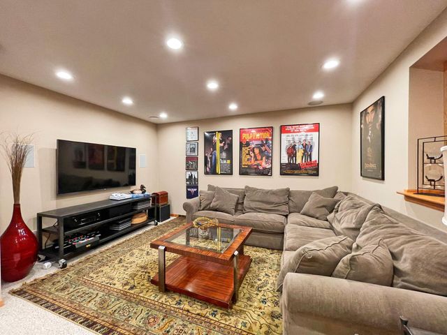 6560 Shadow Lane, Chanhassen, MN 55317