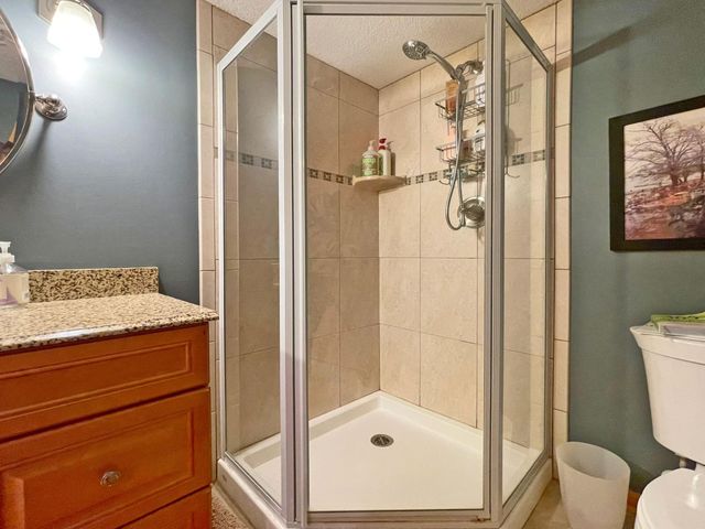 6560 Shadow Lane, Chanhassen, MN 55317
