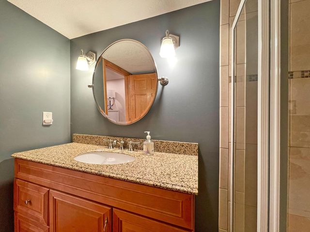 6560 Shadow Lane, Chanhassen, MN 55317