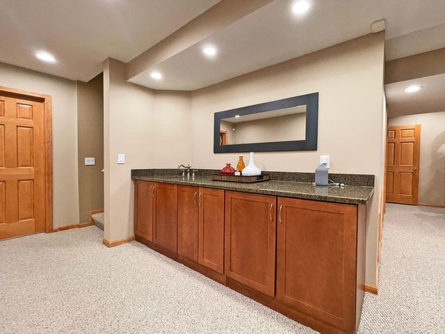 6560 Shadow Lane, Chanhassen, MN 55317