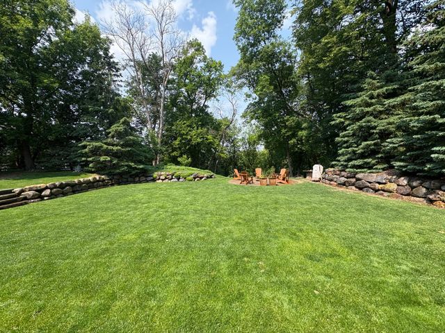 6560 Shadow Lane, Chanhassen, MN 55317