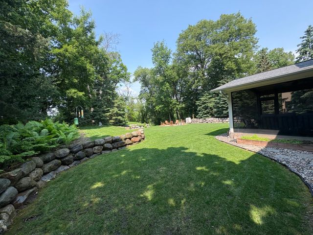 6560 Shadow Lane, Chanhassen, MN 55317