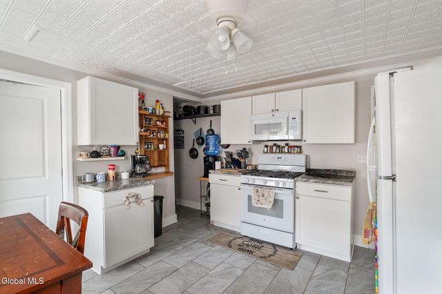 206 Front Street, Schenectady, NY 12305