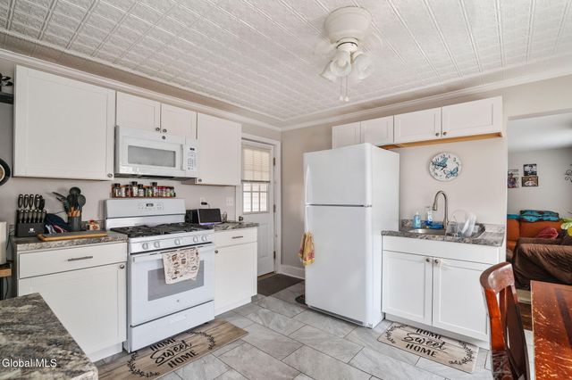 206 Front Street, Schenectady, NY 12305