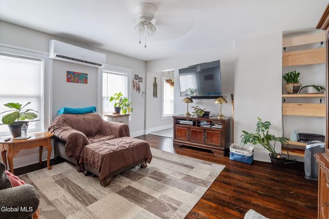 206 Front Street, Schenectady, NY 12305