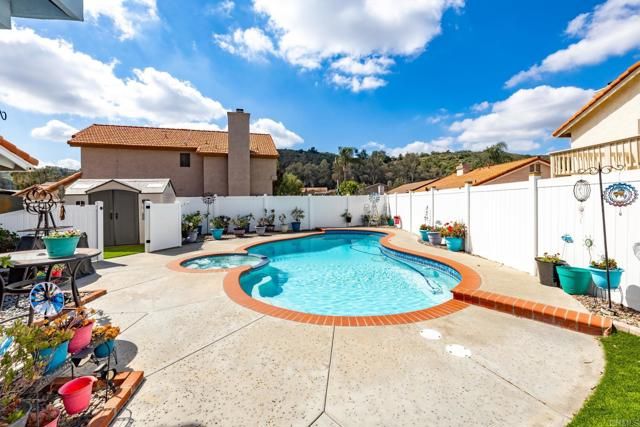 9126 Sinsonte Lane, Lakeside, CA 92040