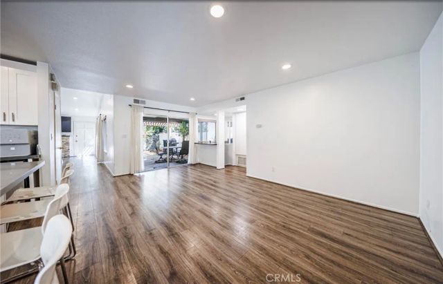 10415 Larwin, Chatsworth, CA 91311