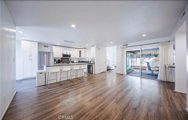 10415 Larwin, Chatsworth, CA 91311