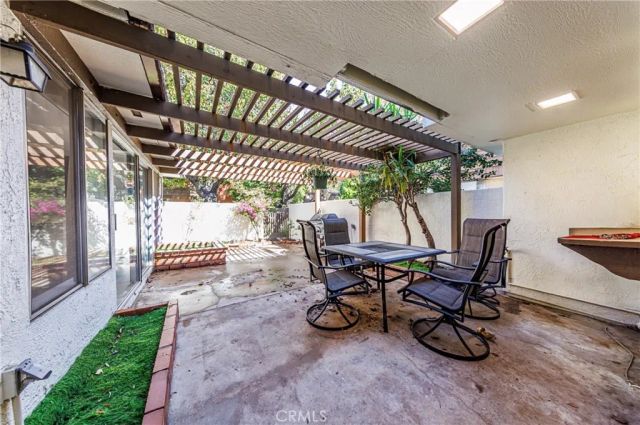 10415 Larwin, Chatsworth, CA 91311