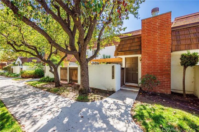 10415 Larwin, Chatsworth, CA 91311