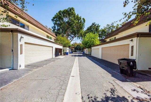 10415 Larwin, Chatsworth, CA 91311