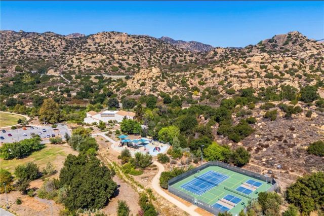 10415 Larwin, Chatsworth, CA 91311