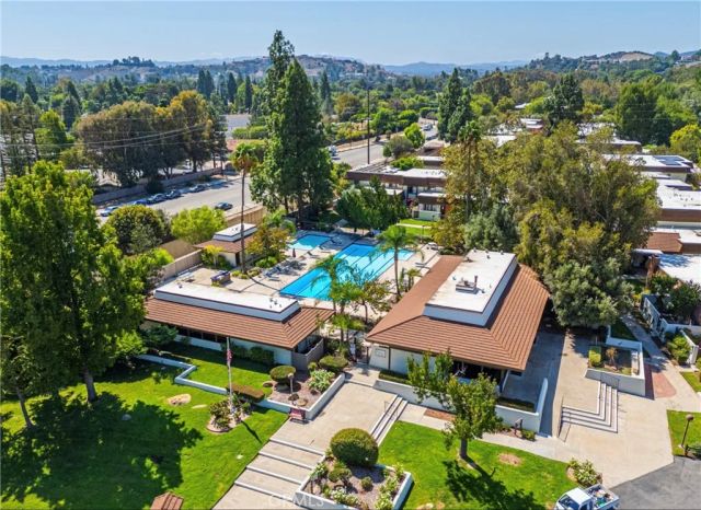 10415 Larwin, Chatsworth, CA 91311