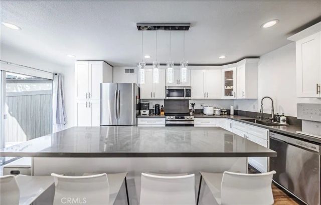 10415 Larwin, Chatsworth, CA 91311