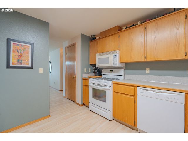 16007 Ne HICKORY St, Vancouver, WA 98682